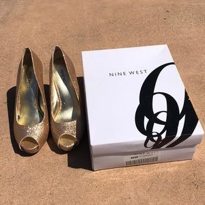 Nine West gold glitter wedge heels!!